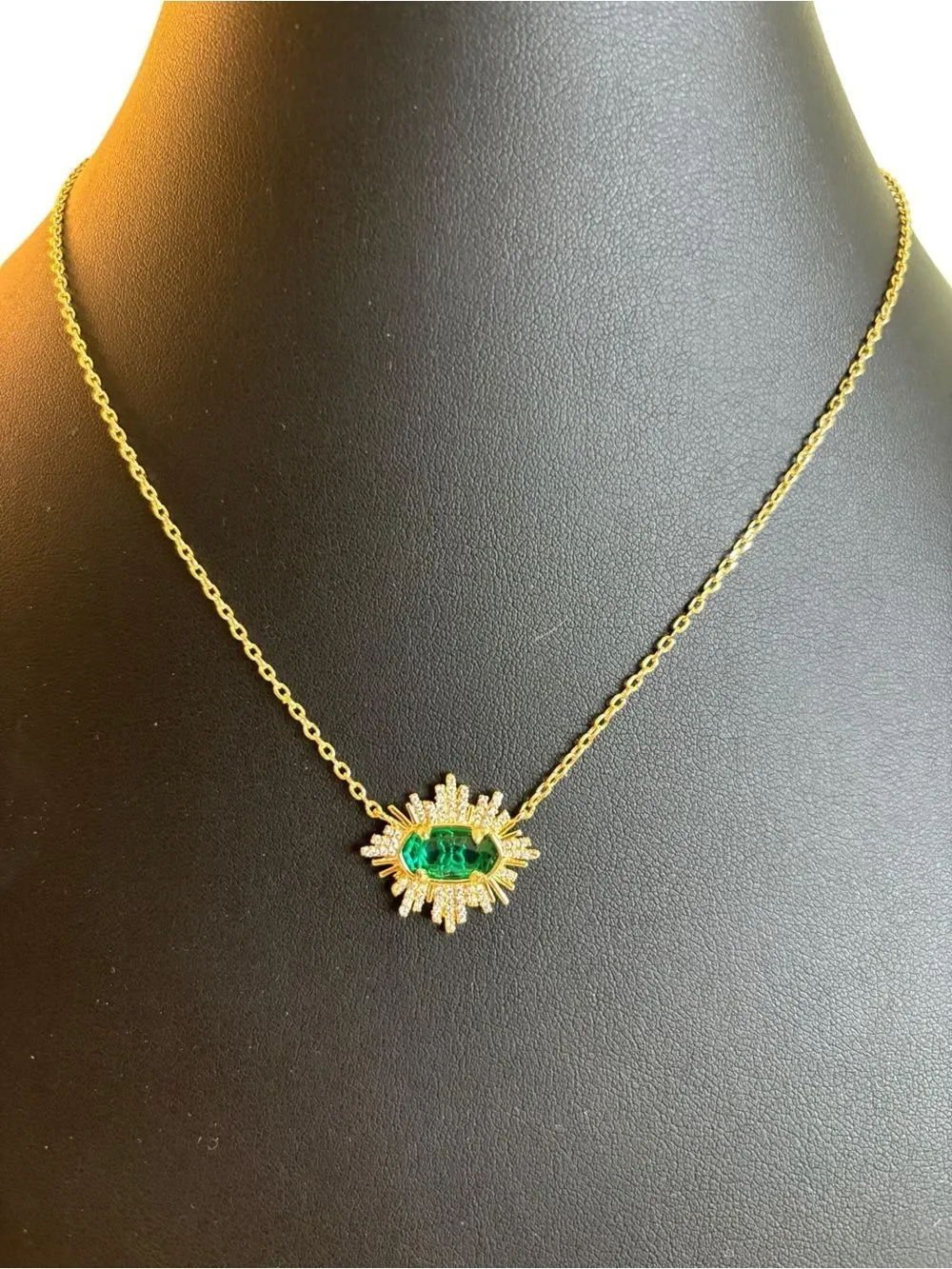 Kendra Scott Sunburst Gold Tone & Green  Faceted Crystal  Pendant Necklace.